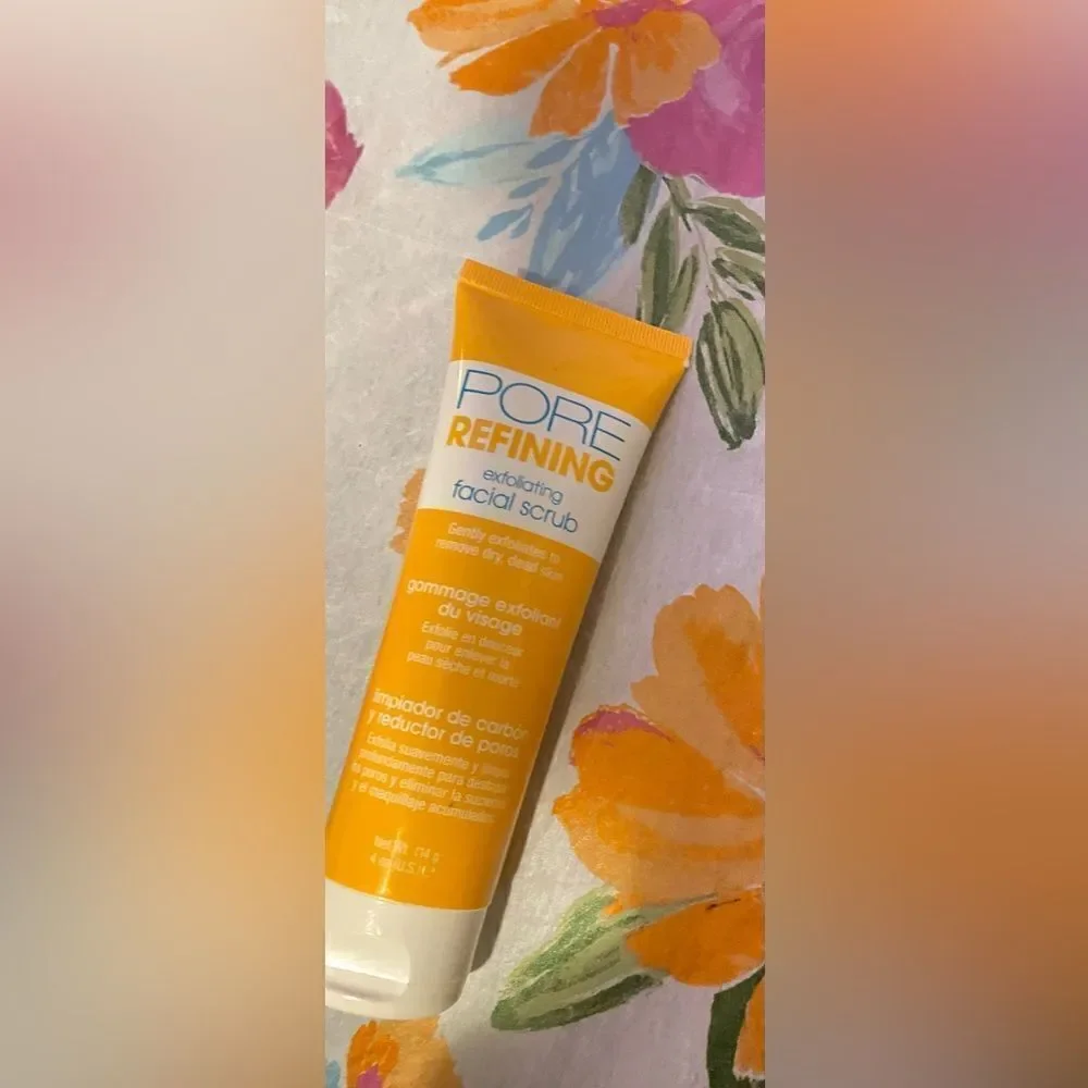 🛍️Pore Refining exfoliating facial scrub Remove dry ,and dead skin 4 OZ 💥